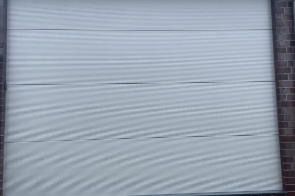 ZeugeClean bei der Reinigung einer Photovoltaikanlage auf einem Bauernhof